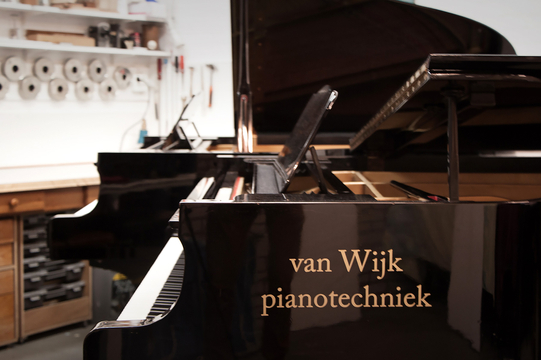 Vergelijking Atticus Bouwen Verkoop van vleugels & piano's uit eigen atelier | Van Wijk Pianotechniek